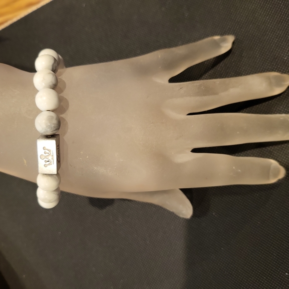 CaliBeadMan Cali Grey & White Bead Howlite Stretch Bracelet - Picture 5 of 7